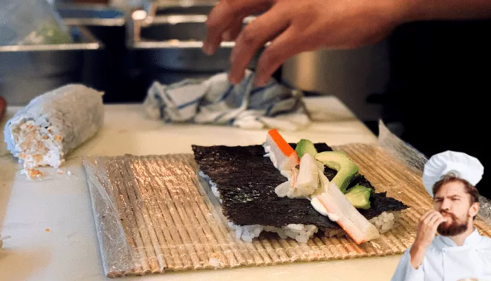 pessoa fazendo sushi em casa